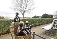 Kunstmeile Binz, im Hintergrund die Seebrücke