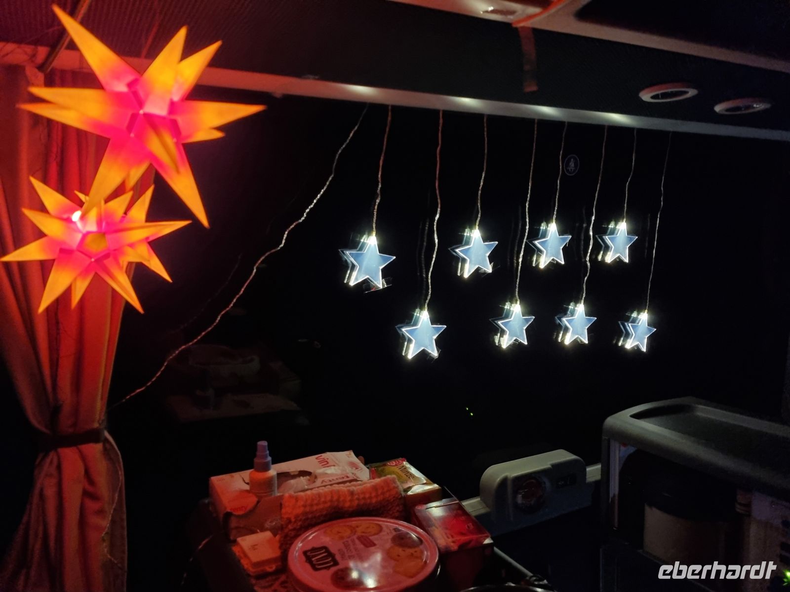 Weihnachtsdekoration im Bus...