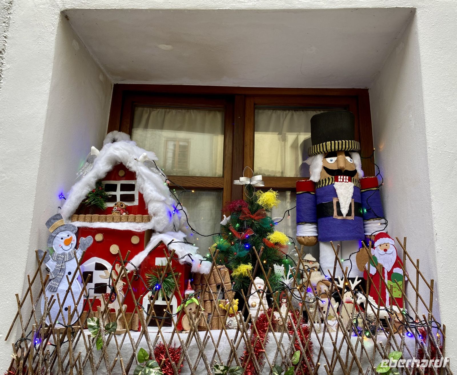 Tag 4 - Weihnachtlich geschmücktes Fenster in Passau 