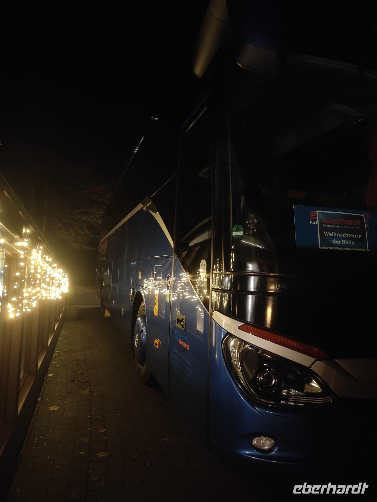 Weihnachtlicher Eberhardt Reisebus