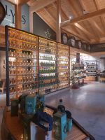 Tag 4 (17) Whisky-Manufaktur_Verkaufsraum.jpg