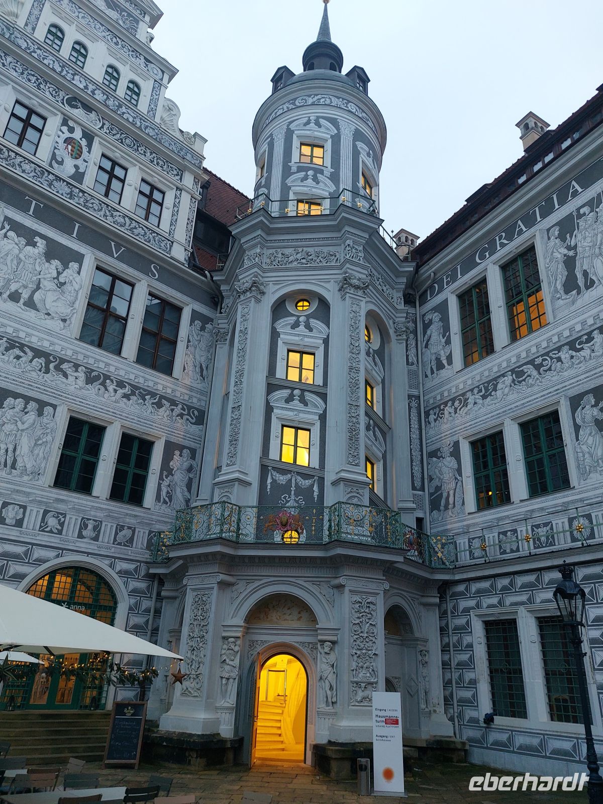 Tag 1 (12) Dresden - Stadtführung - Innenhof Schloß .jpg