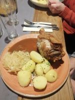Resche Schweinshaxe auf sorbischem Kraut