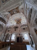 doppelgeschossige Empore mit großer Orgel von 1686.jpg