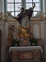 Johann-Nepomuk-Statue in der Leonardskapelle.jpg