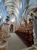 Nebenaltar- neueres Chorgestühl