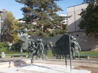 DSCN8246.JPG  Springbrunnen am Park