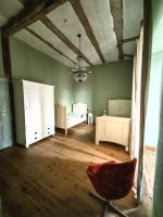 Liebevoll eingerichtetes Gästezimmer im Gutshaus Linstow