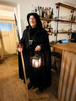 Unser Nachtwächter holt uns in der Anmut Bar ab