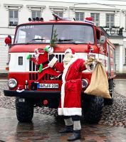 Wir treffen mitten auf dem Markt in Wismar den Weihnachtsmann
