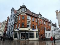 Unterwegs im Regen in Wismar