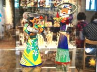Afrikanische Figuren aus alten Bleichdosen im Krippenmuseum in Güstrow