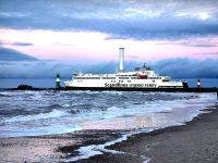 Die Fähre in Warnemünde läuft aus
