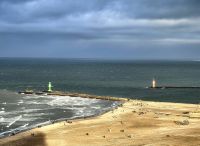 Am unendlich breiten Sandstrand von Warnemünde