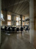 Ein Teil des Schlosses wird vom Mecklenburger Landtag genutzt, hier der Sitzungssaal