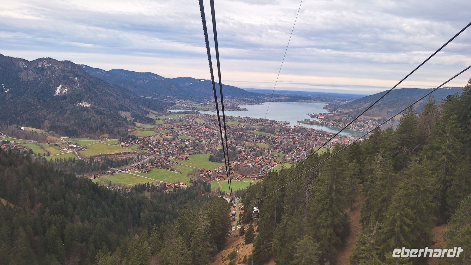 Wallbergbahn mit Blick auf den Tegernsee