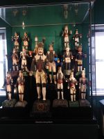 Säch. Volkskunstmuseum: Erzgebirgische Nußknackerparade