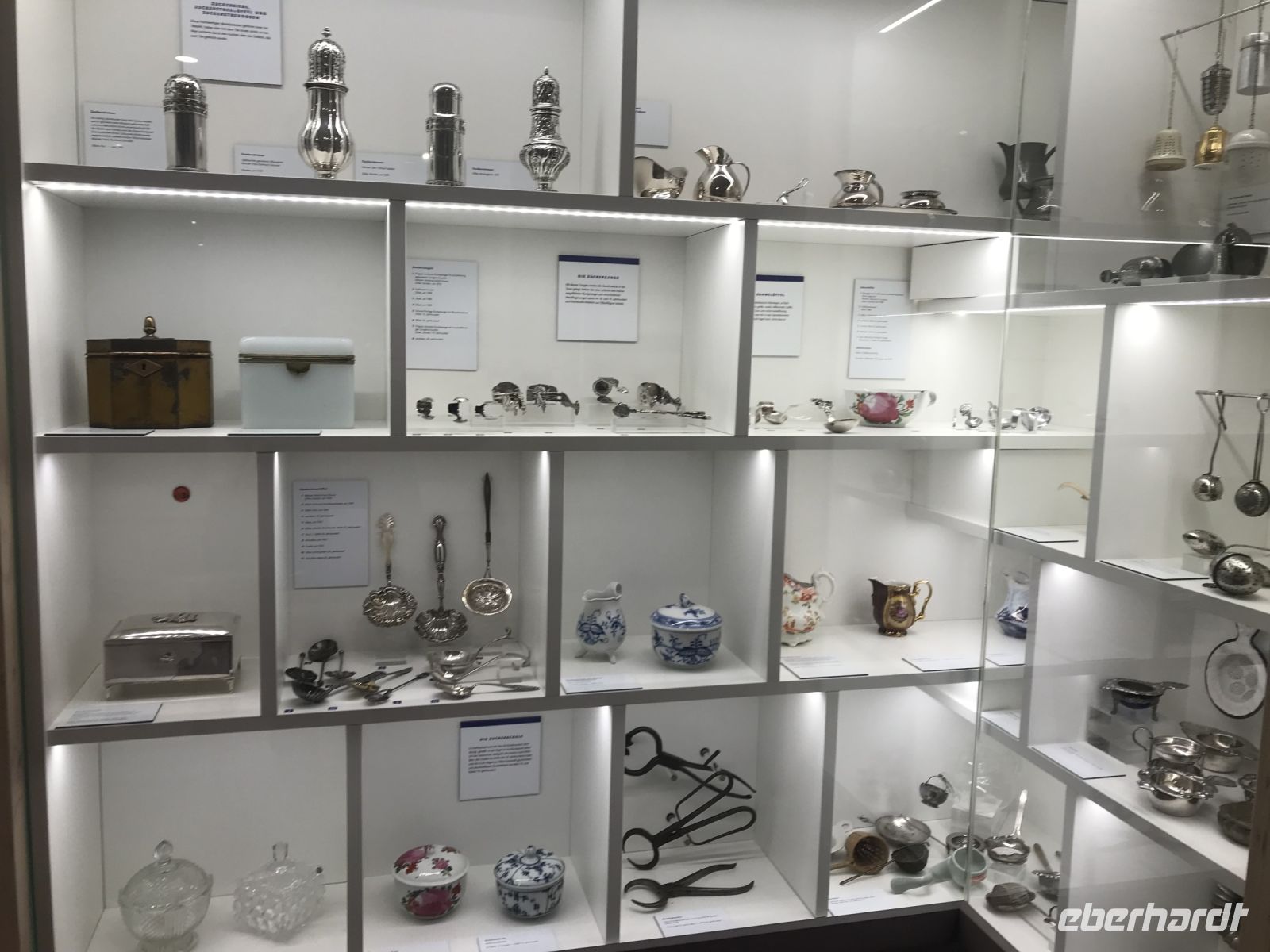 Teezubehör der Jahre