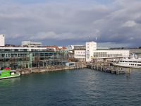 Friedrichshafen - Blick vom Moleturm auf das Zeppelinmuseum.jpg