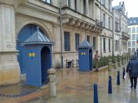 Tag 5 Stadtrundgang Luxemburg Wachposten an Großherzoglicher Palast