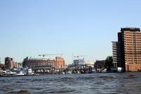 Blick vom Hafen auf die Stadt