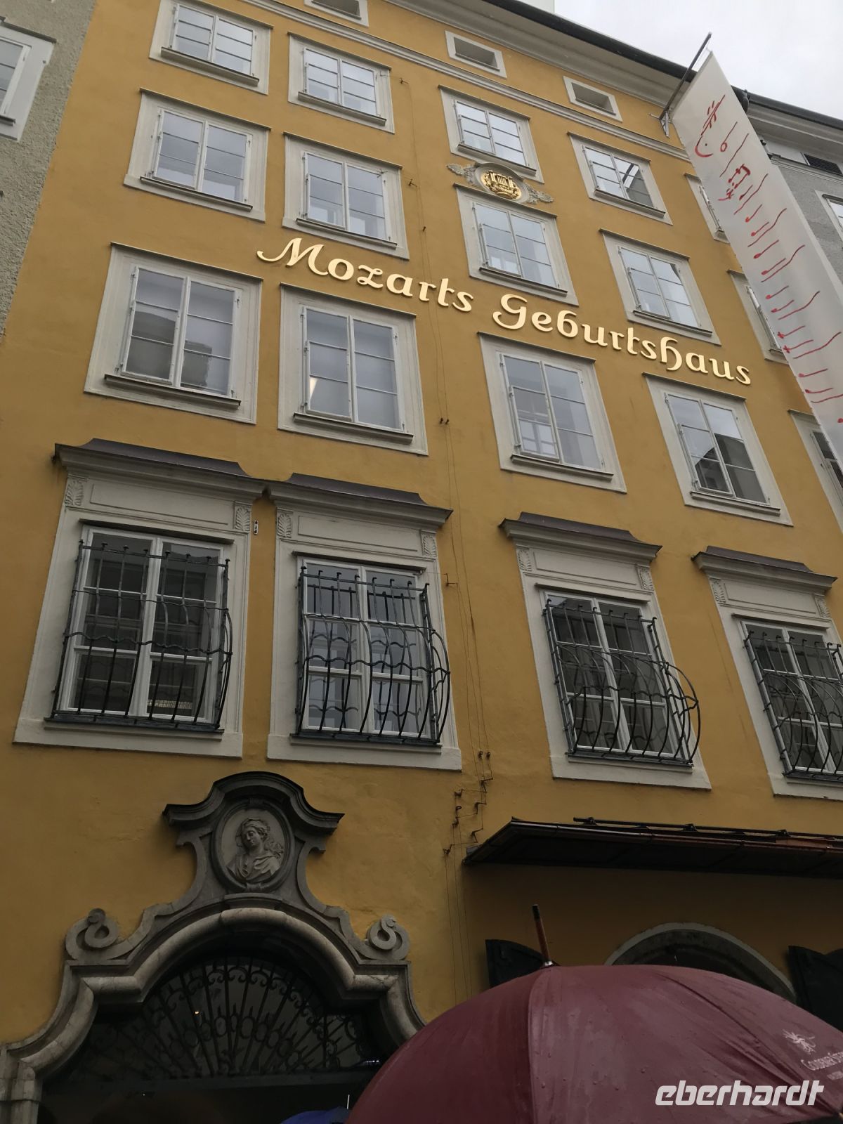 Rundreise Berchtesgadener Land - Salzburg - Mozart's Geburtshaus - Vorderansicht