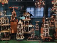 2024_Weihnachtsreise_Dresden: Dresden - Volkskunstmuseum, Pyramiden