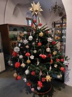 2024_Weihnachtsreise_Dresden: Dresden - Volkskunstmuseum, Histor. Baumschmuck