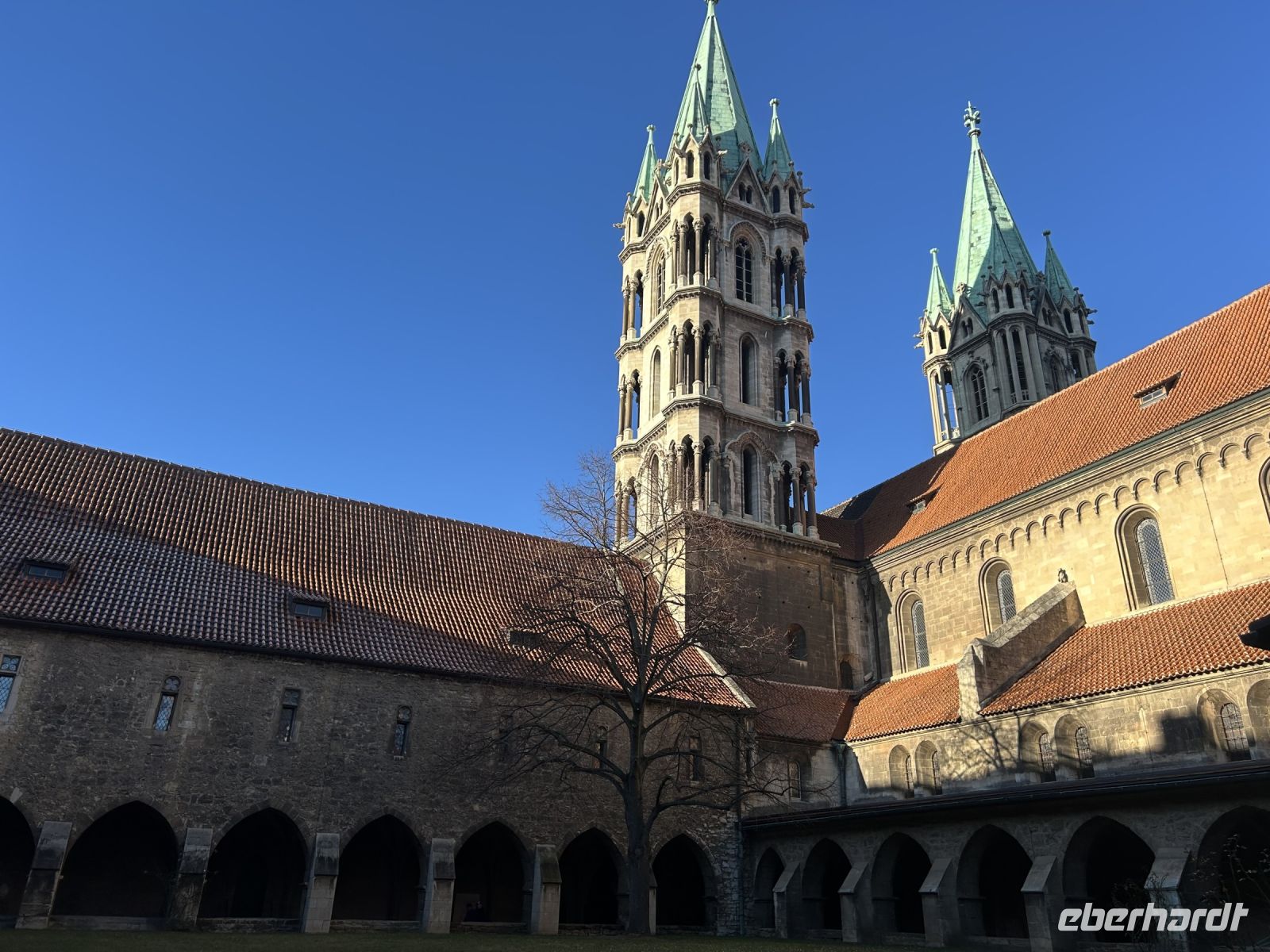 Im Innenhof des Doms