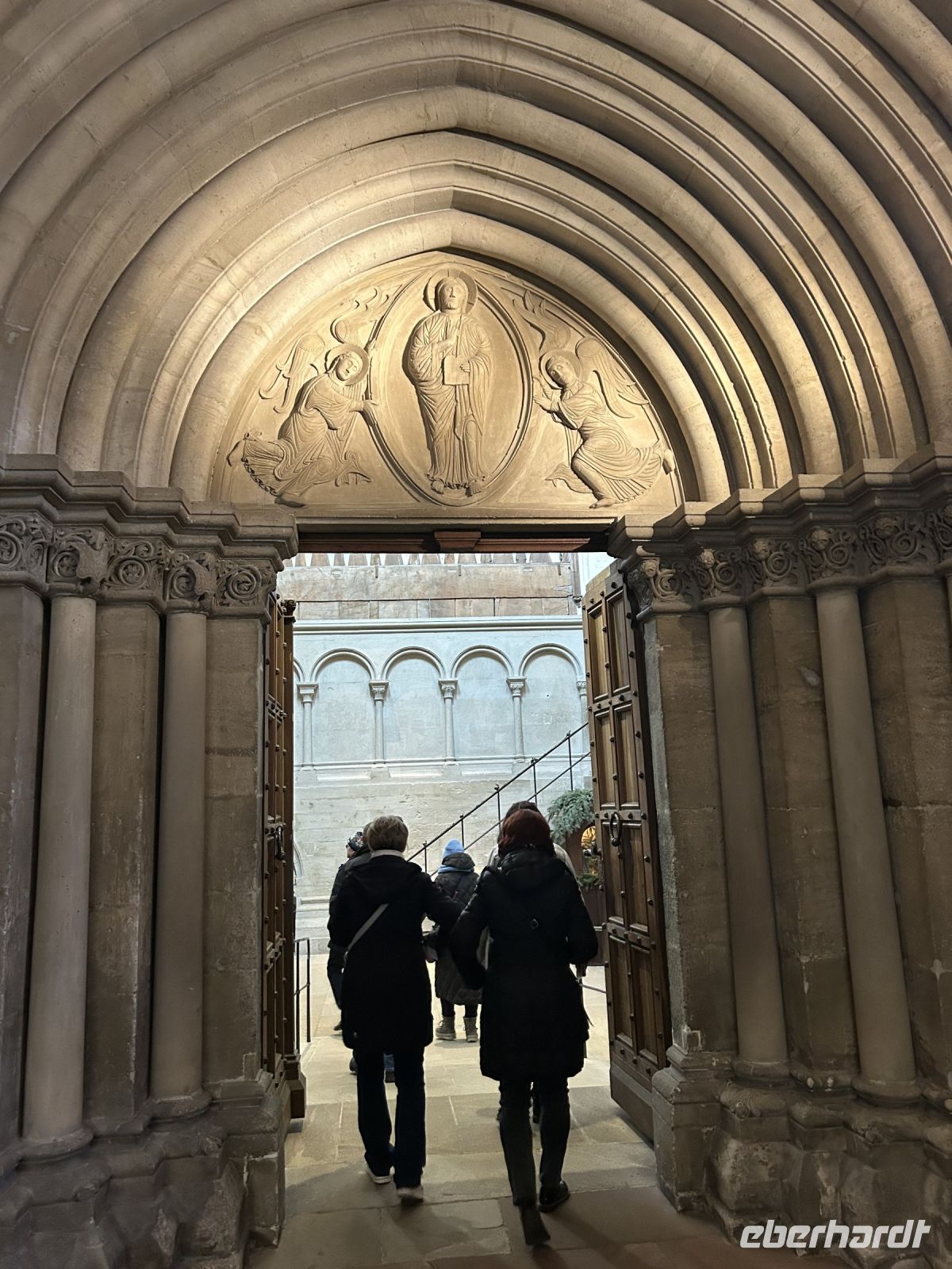 Der Dom ist im Innenraum zweigeteilt 