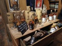  Bär- und Blutwurz.fruchtige Essigsorten - aber auch Whiskey gibt es hier