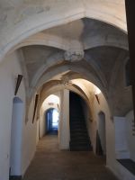  mittelalterliches Kreuzgewölbe verbindet die Gassen