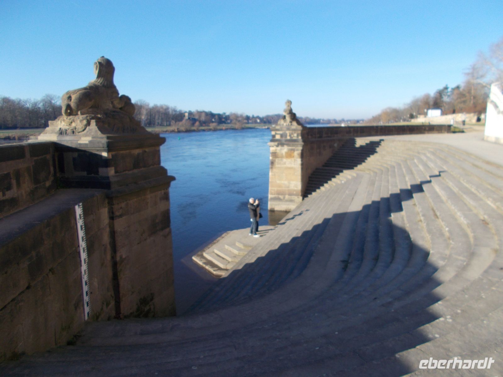 DSCN9614.JPG   Treppe zur Elbe