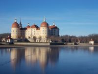 DSCN9622.JPG  Schloss mit Teich