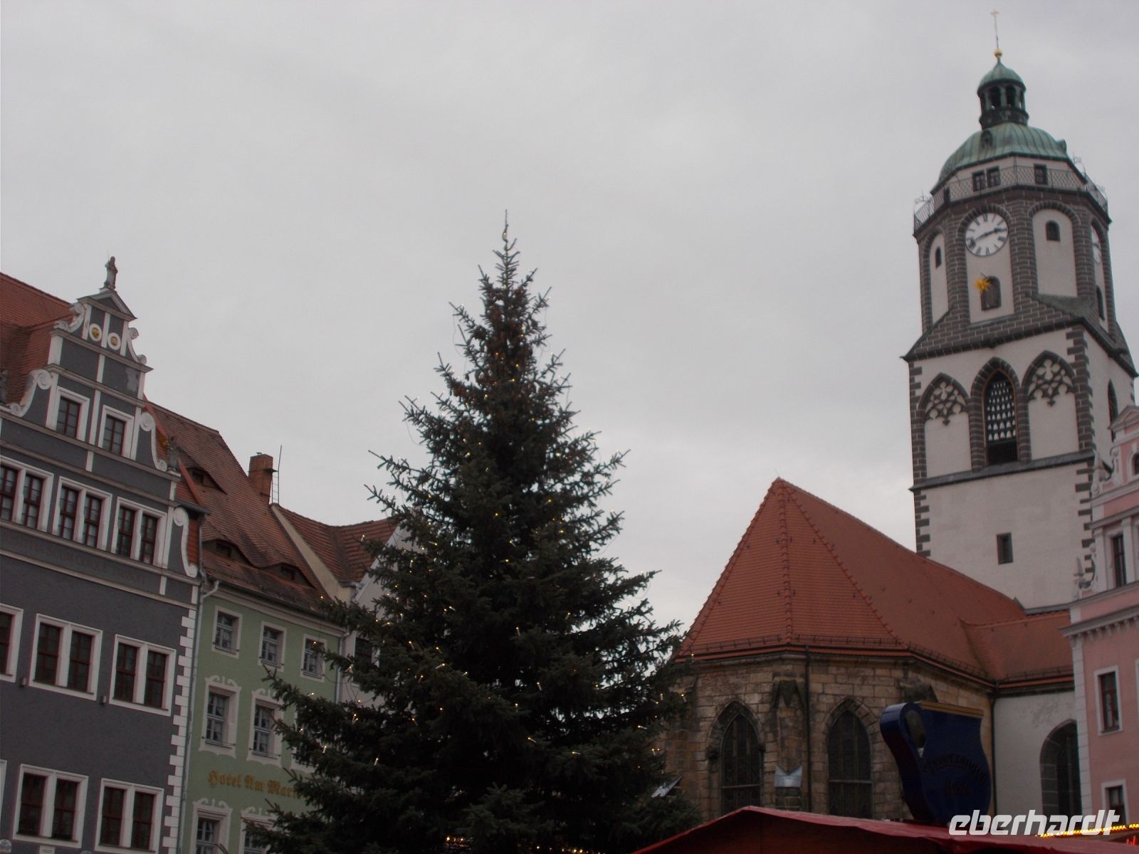DSCN9655.JPG Wintermarkt Meißen mit Frauenkirche und Glockenspiel