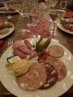 deftige Brotzeit im Weingut
