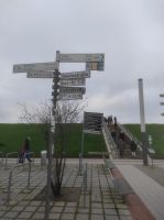 Hinweisschilder am Deich in Norddeich
