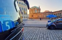 Stadtrundfahrt in Dresden Reisebus am Zwinger