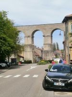 An der römischen Wasserleitung in Jouy aux Arches
