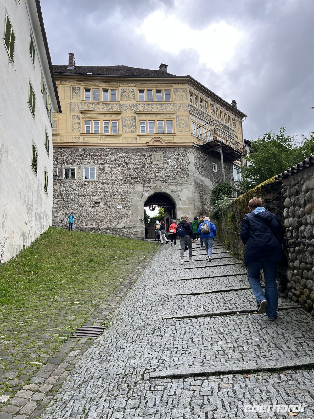 Bodenseerundreise 8.06.25 Bregenz - Stadtführung -Stadttor von der Unterstadt zur Oberstadt