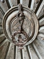 Bodenseerundreise 8.06.25 Bregenz - Stadtführung- der dazugehörige Türklopfer