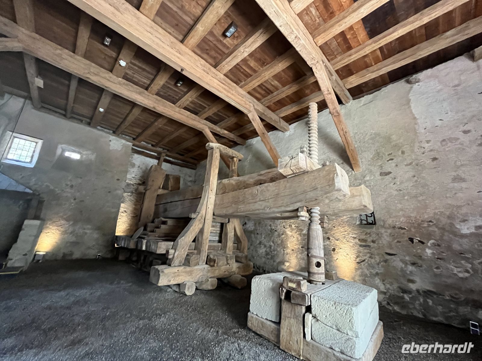 Bodenseerundreise 10.06.25   Stein am Rhein- historische Weinpresse im Kloster St. Georgen