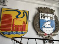 im Rathaus von Saarlouis - Wappen der Partnerstädte