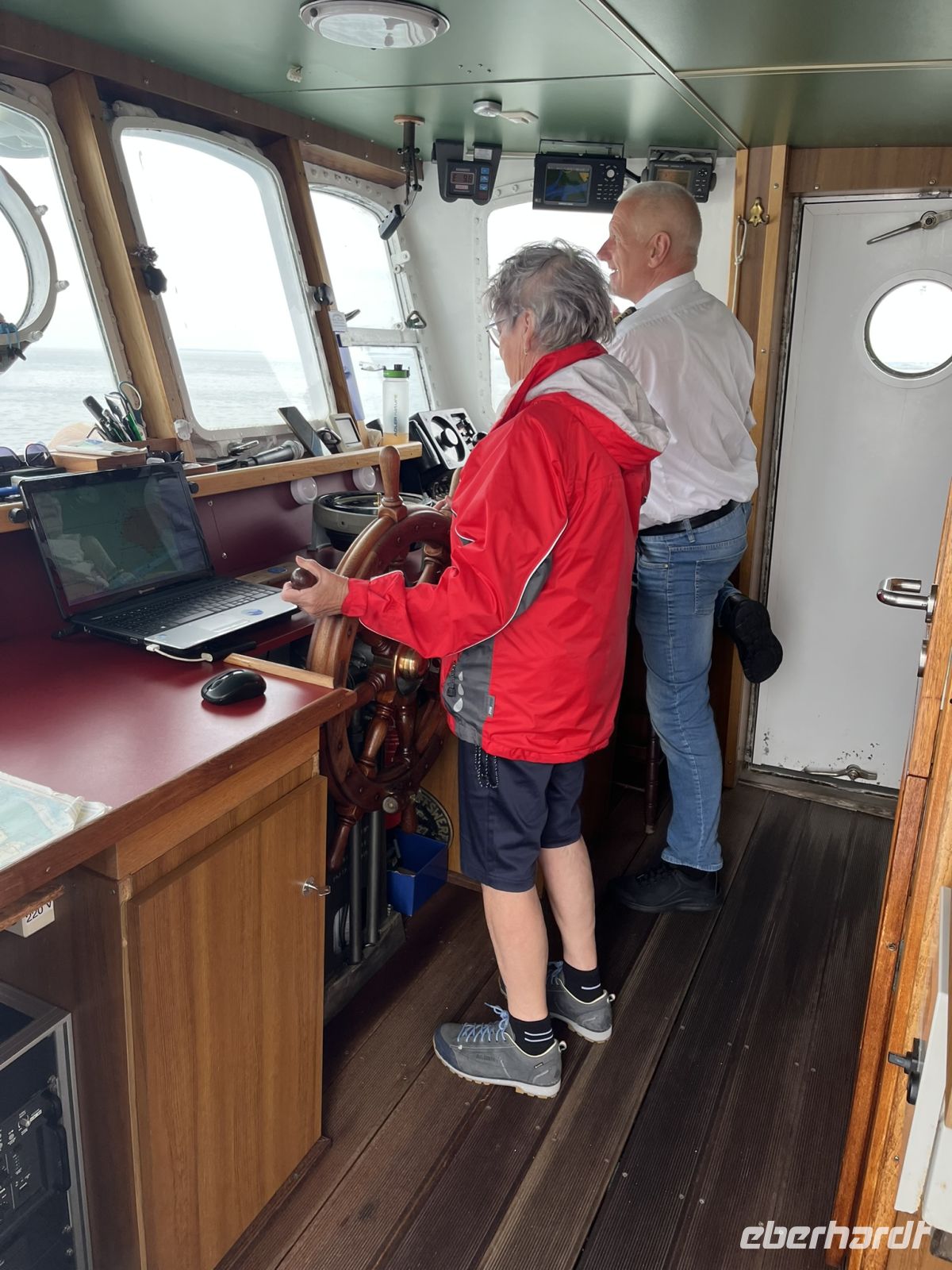 Navigationsunterricht für eine Gruppenteilnehmerin