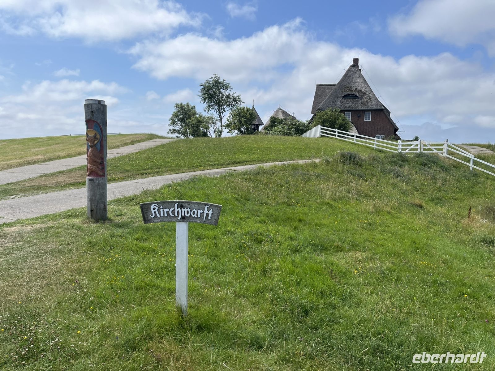 Die Kirchwarft von Hallig Hooge