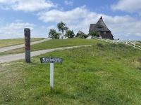 Die Kirchwarft von Hallig Hooge