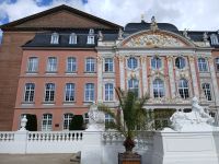 Kurfürstliches Palais mit Konstantinbasilika im Hintergrund