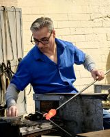 Ein portugiesischer Künstler zeigt uns die Glasbläserei in Monschau