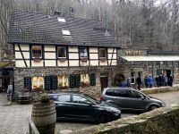 An der traditionellen Senfmühle in Monschau
