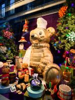 Weihnachtliche Schaufensterdekoration in Maastricht